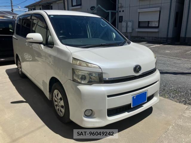 Toyota VOXY 2011-08 8247135-1