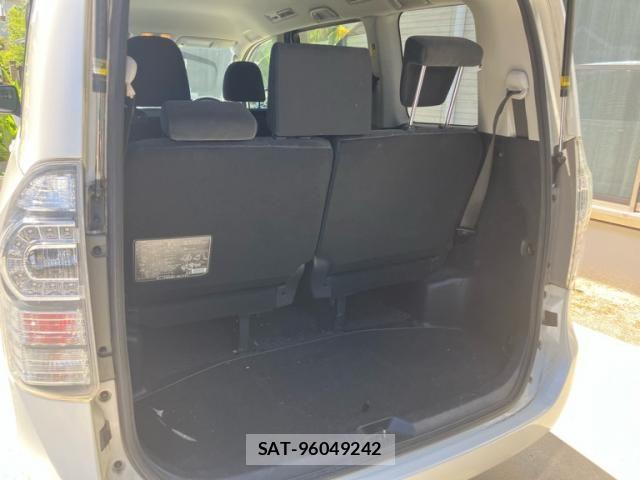Toyota VOXY 2011-08 8247135-7