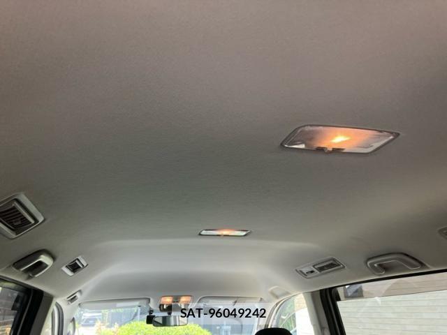 Toyota VOXY 2011-08 8247135-8