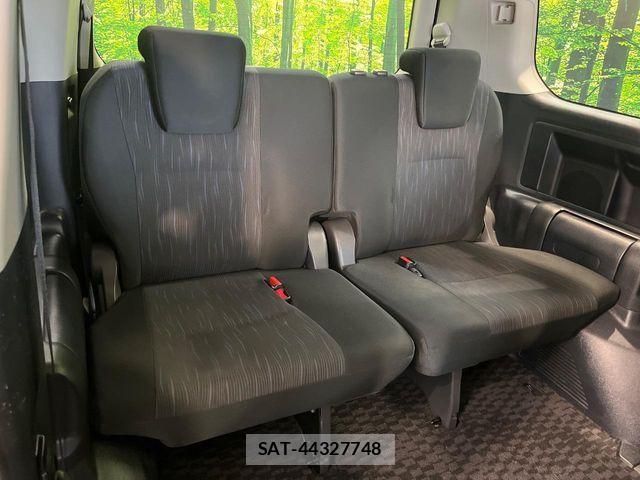 Toyota VOXY 2012-01 8247130-9
