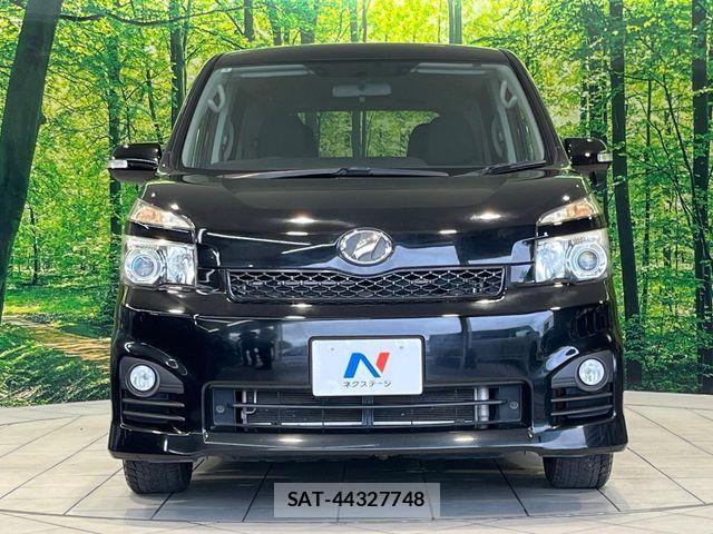 Toyota VOXY 2012-01 8247130-14