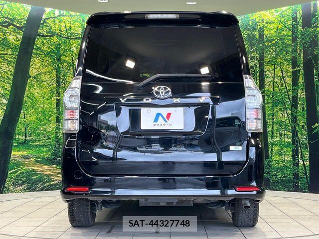 Toyota VOXY 2012-01 8247130-15