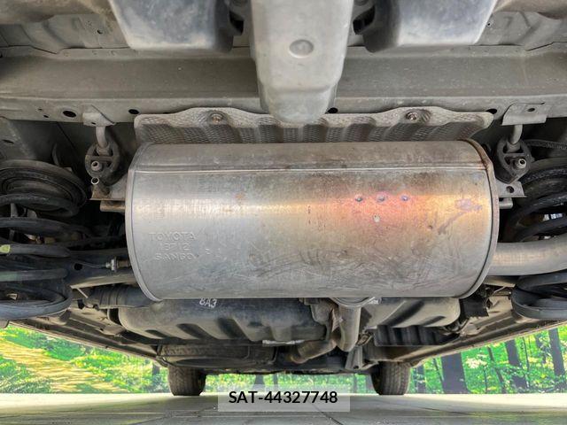Toyota VOXY 2012-01 8247130-19
