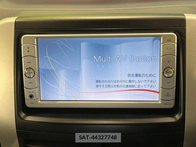 Toyota VOXY 2012-01 8247130-2