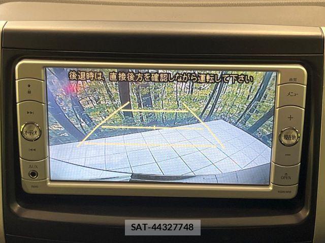 Toyota VOXY 2012-01 8247130-3