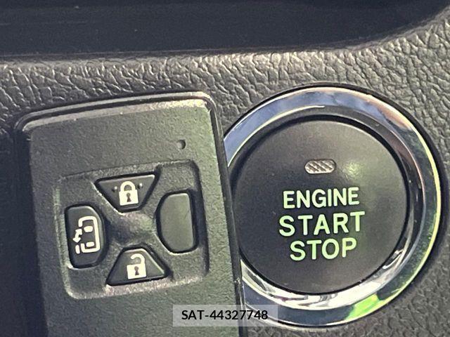 Toyota VOXY 2012-01 8247130-6