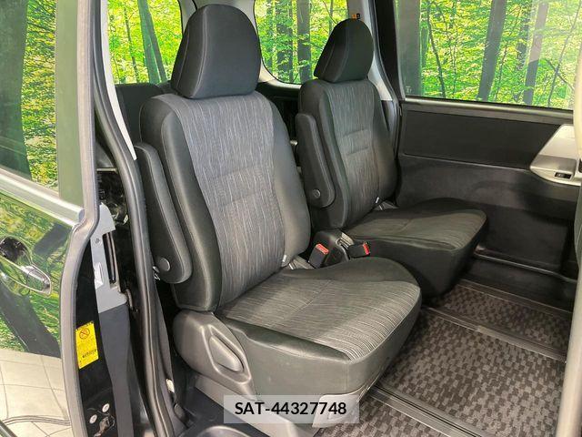 Toyota VOXY 2012-01 8247130-8