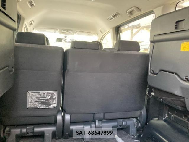 Toyota VOXY 2010-08 8247132-8
