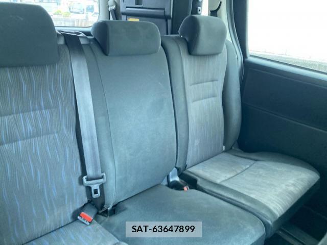Toyota VOXY 2010-08 8247132-9
