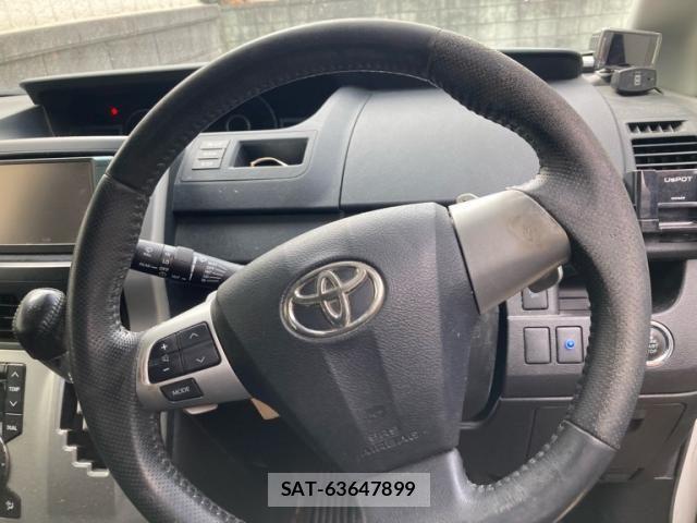 Toyota VOXY 2010-08 8247132-11