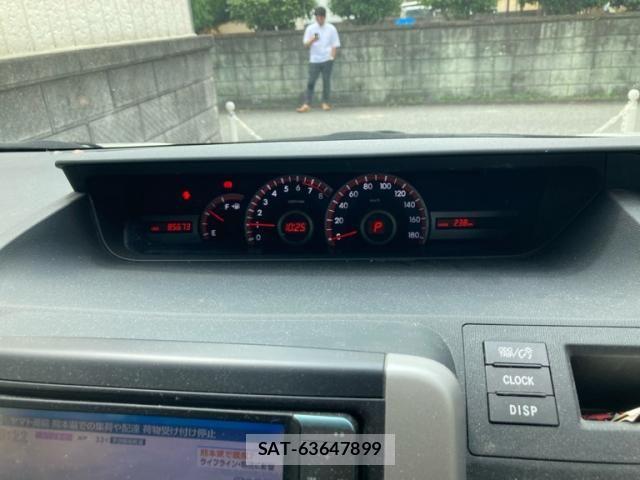 Toyota VOXY 2010-08 8247132-14