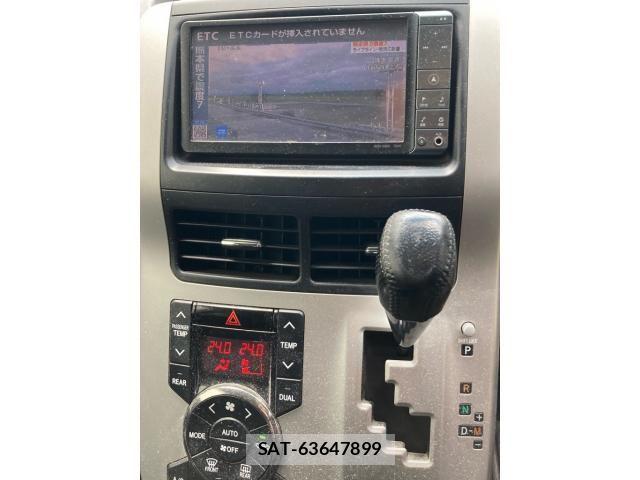 Toyota VOXY 2010-08 8247132-15