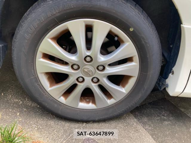 Toyota VOXY 2010-08 8247132-3