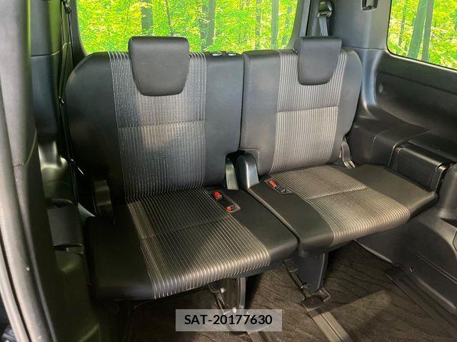 Toyota VOXY 2018-05 8247124-9