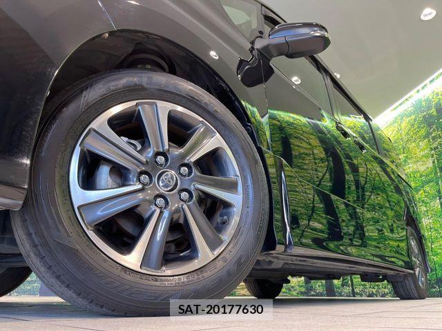 Toyota VOXY 2018-05 8247124-13