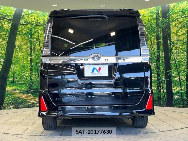 Toyota VOXY 2018-05 8247124-15