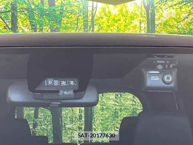 Toyota VOXY 2018-05 8247124-4