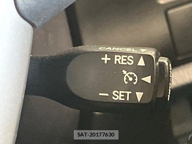 Toyota VOXY 2018-05 8247124-5