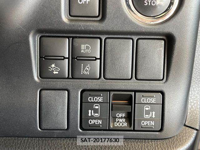 Toyota VOXY 2018-05 8247124-6
