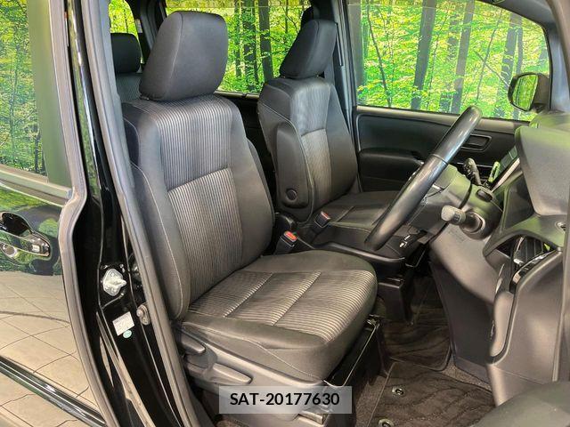 Toyota VOXY 2018-05 8247124-7