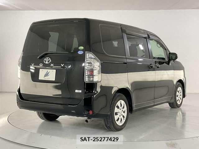Toyota VOXY 2013-03 8247129-5