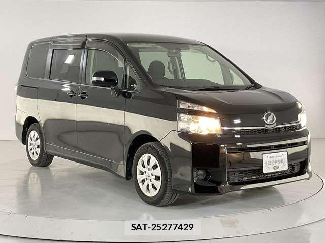 Toyota VOXY 2013-03 8247129-7