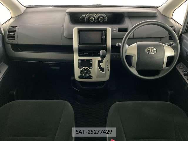 Toyota VOXY 2013-03 8247129-12