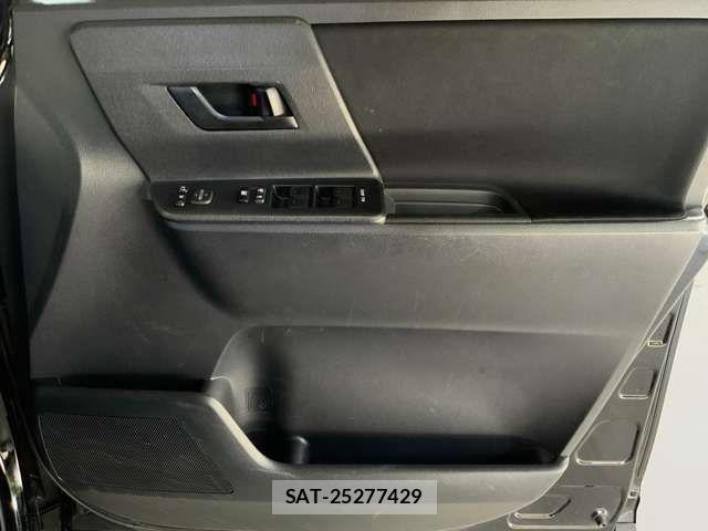 Toyota VOXY 2013-03 8247129-13
