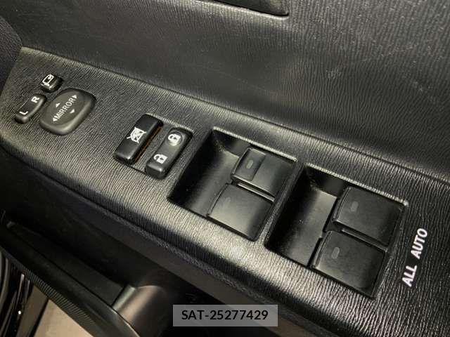 Toyota VOXY 2013-03 8247129-14