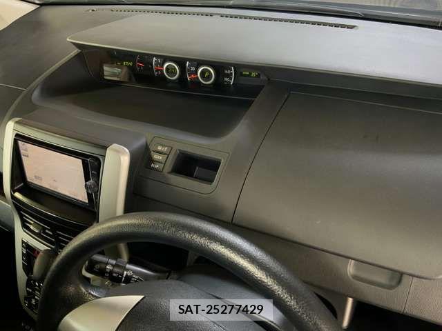 Toyota VOXY 2013-03 8247129-15