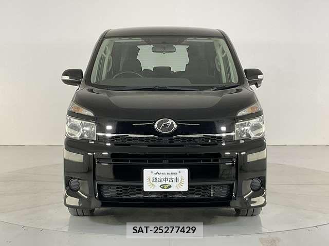 Toyota VOXY 2013-03 8247129-1
