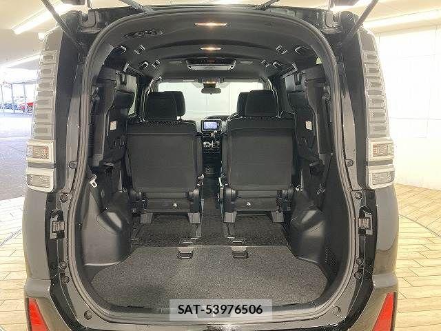 Toyota VOXY 2019-01 8247118-12