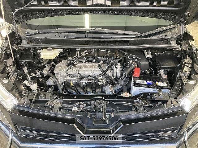 Toyota VOXY 2019-01 8247118-13