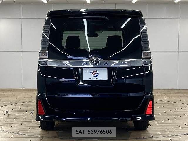 Toyota VOXY 2019-01 8247118-15