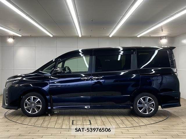 Toyota VOXY 2019-01 8247118-16