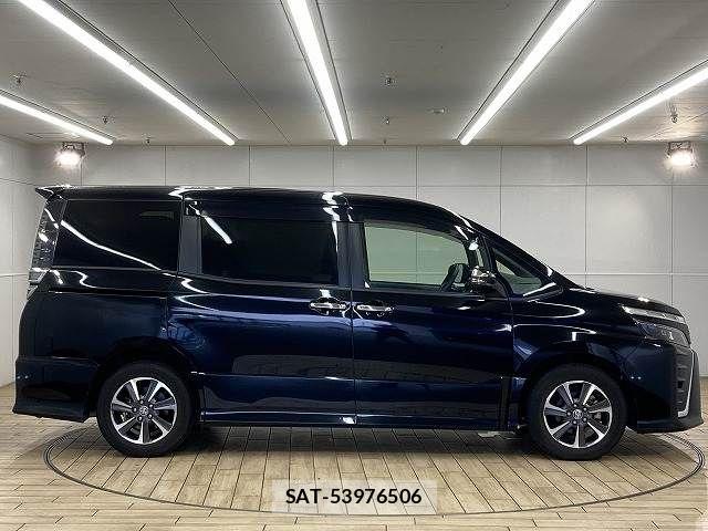 Toyota VOXY 2019-01 8247118-17