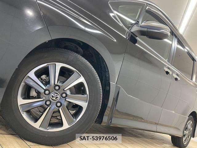 Toyota VOXY 2019-01 8247118-18