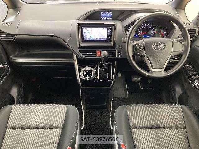 Toyota VOXY 2019-01 8247118-1