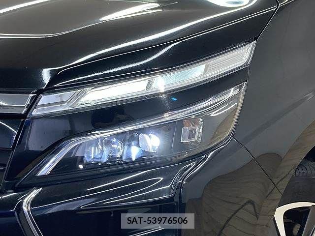 Toyota VOXY 2019-01 8247118-19