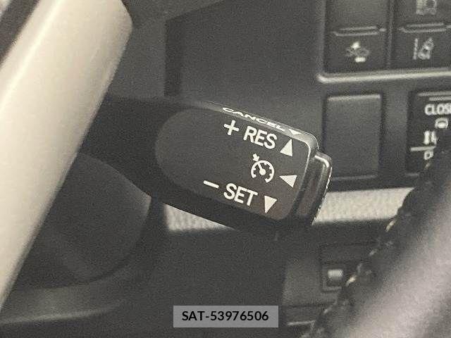Toyota VOXY 2019-01 8247118-6