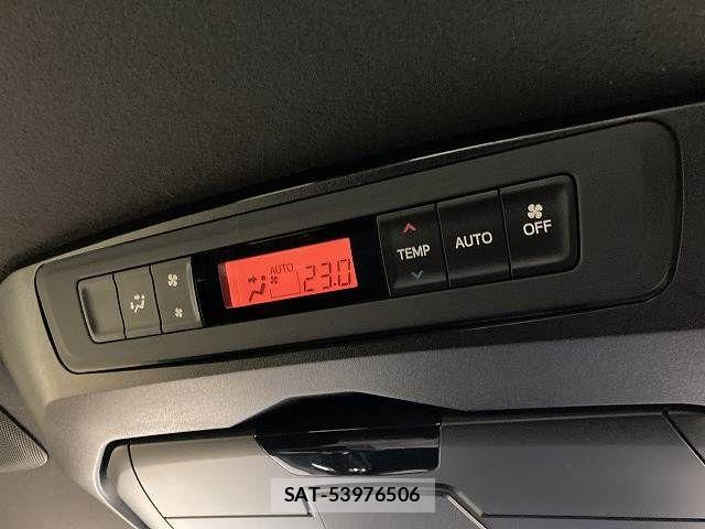 Toyota VOXY 2019-01 8247118-7