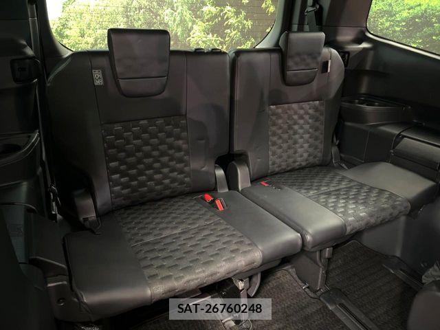 Toyota VOXY 2022-01 8247101-11
