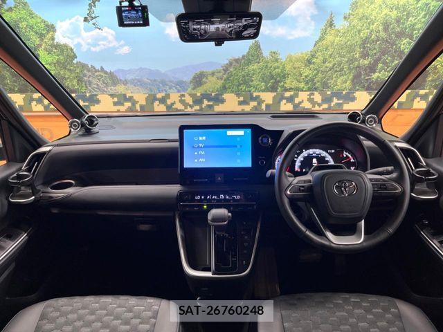 Toyota VOXY 2022-01 8247101-1