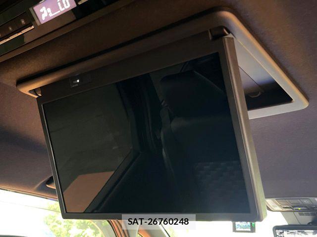 Toyota VOXY 2022-01 8247101-3