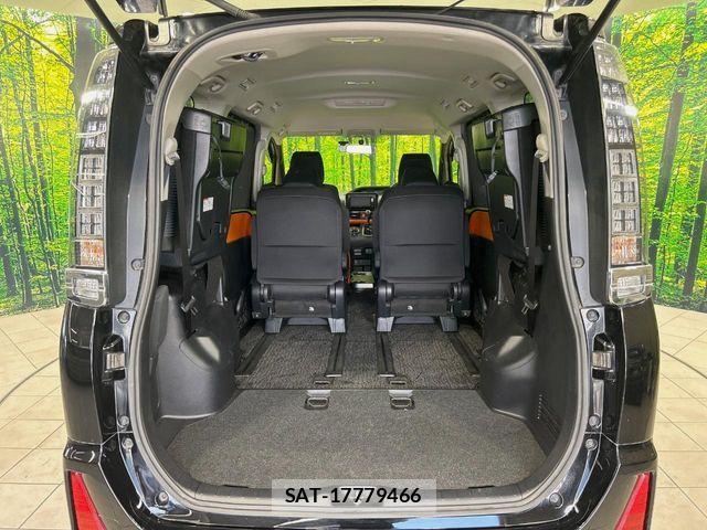 Toyota VOXY 2014-11 8247128-10