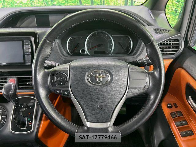 Toyota VOXY 2014-11 8247128-11