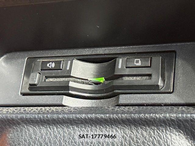 Toyota VOXY 2014-11 8247128-5
