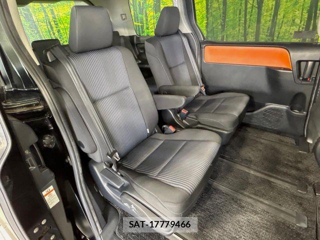 Toyota VOXY 2014-11 8247128-8