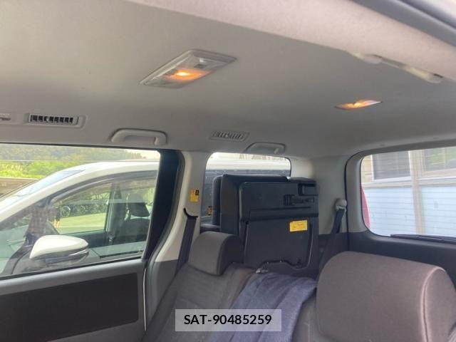 Toyota VOXY 2010-05 8247134-10