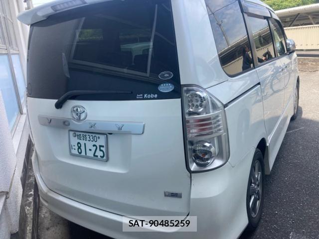 Toyota VOXY 2010-05 8247134-1